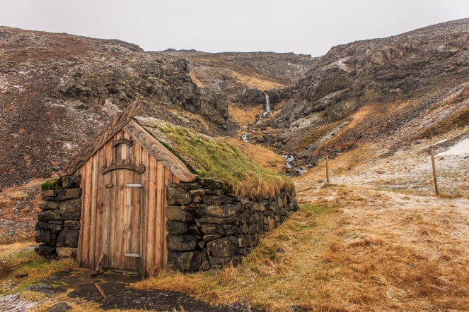 Hot spring hut - Iceland
